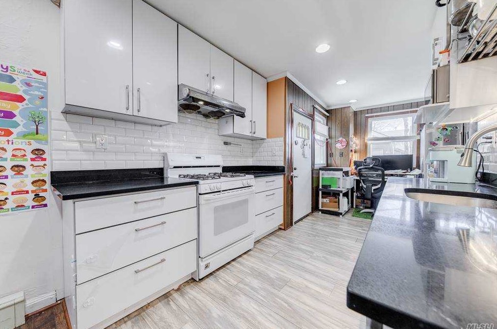 32-35 203rd St, Flushing NY exterior