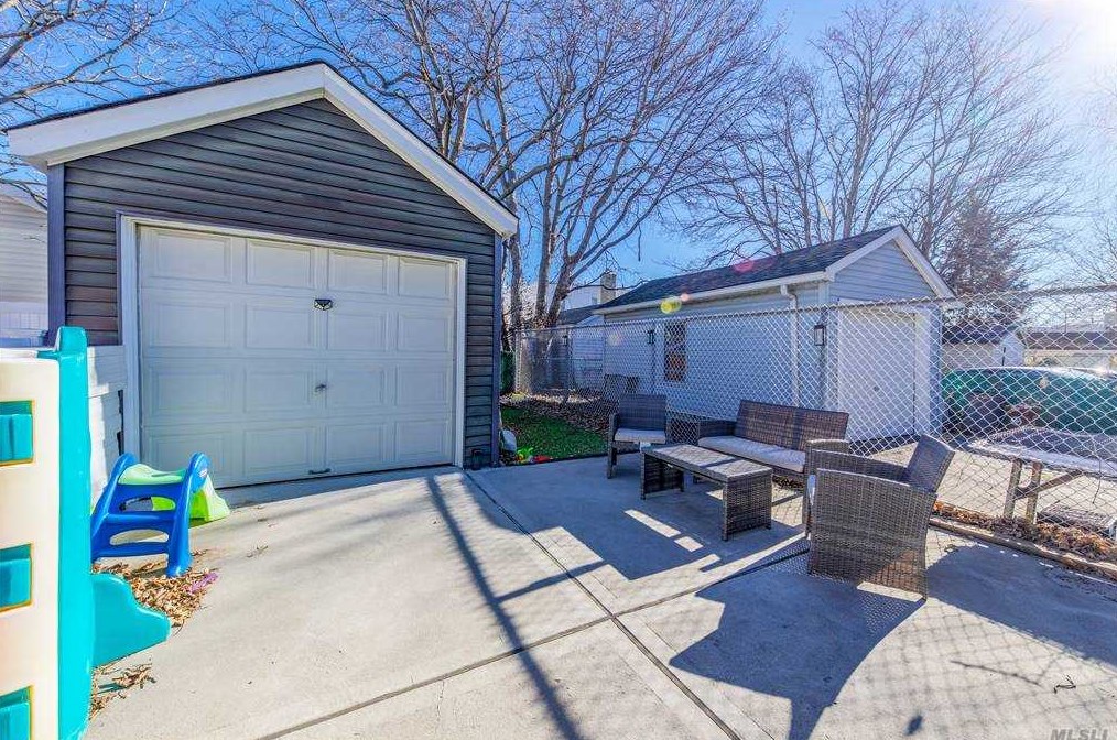 32-35 203rd St, Flushing NY exterior