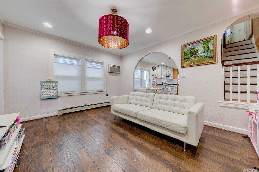 32-35 203rd St, Flushing, NY 11361-2331