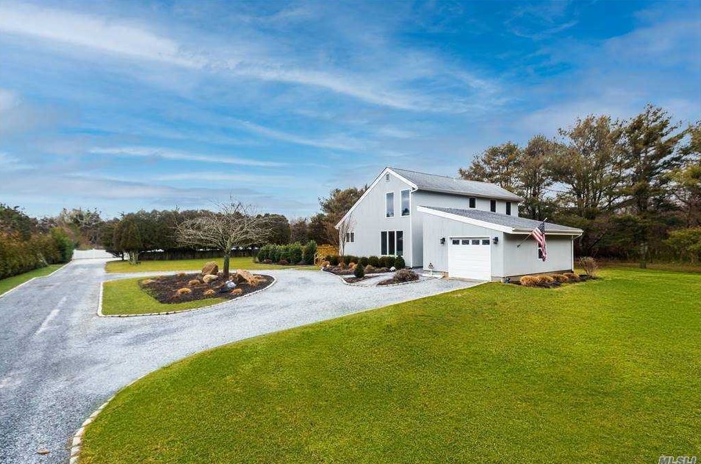 39 Tanners Neck Ln, West Hampton, NY 11977-1426