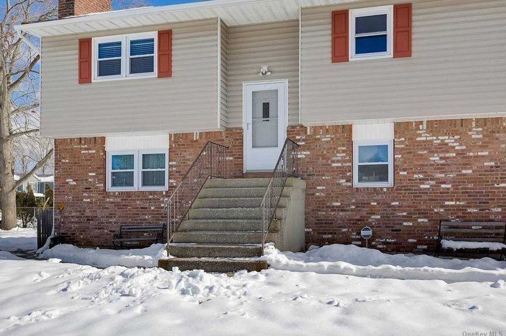 9 Avon Ave, Farmingville, NY 11738-2257