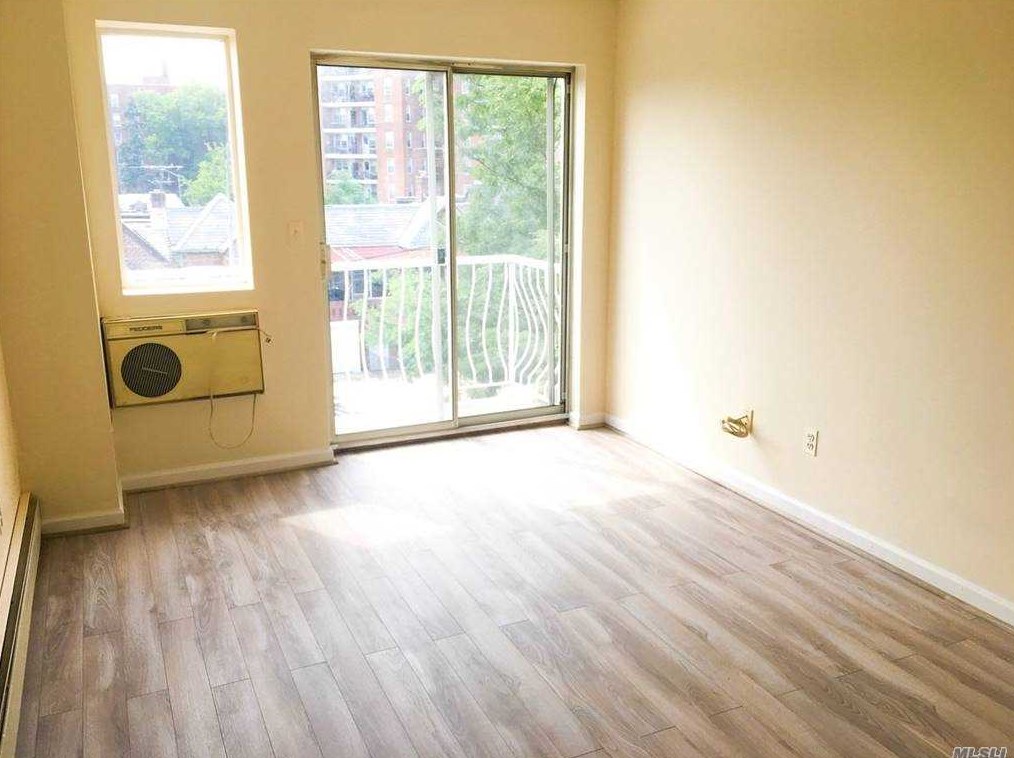 6725 Exeter St #3a, Flushing, NY 11375
