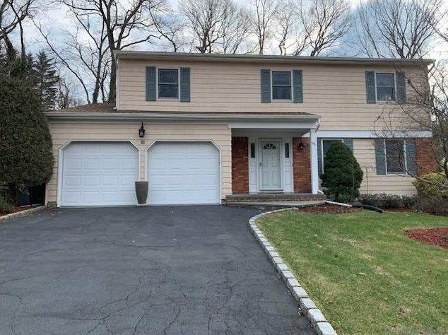 48 Barry Ln, Syosset, NY 11791-3834