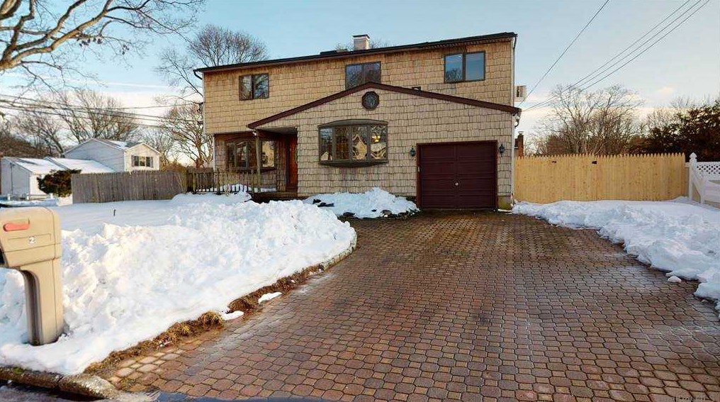 2 Fountain Ave, Selden, NY 11784-1906