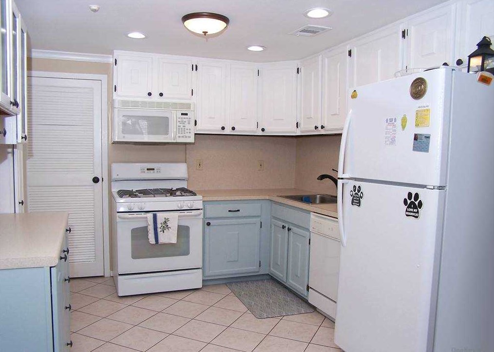 50 Birchwood Rd, Gordon Heights, NY
