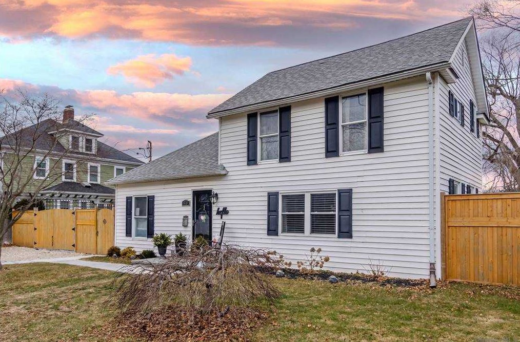 43 Gilbert St, Canaan Lake, NY 11772-3641