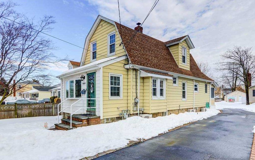 404 Silver Ln, Rockville Centre, NY 11572-1946