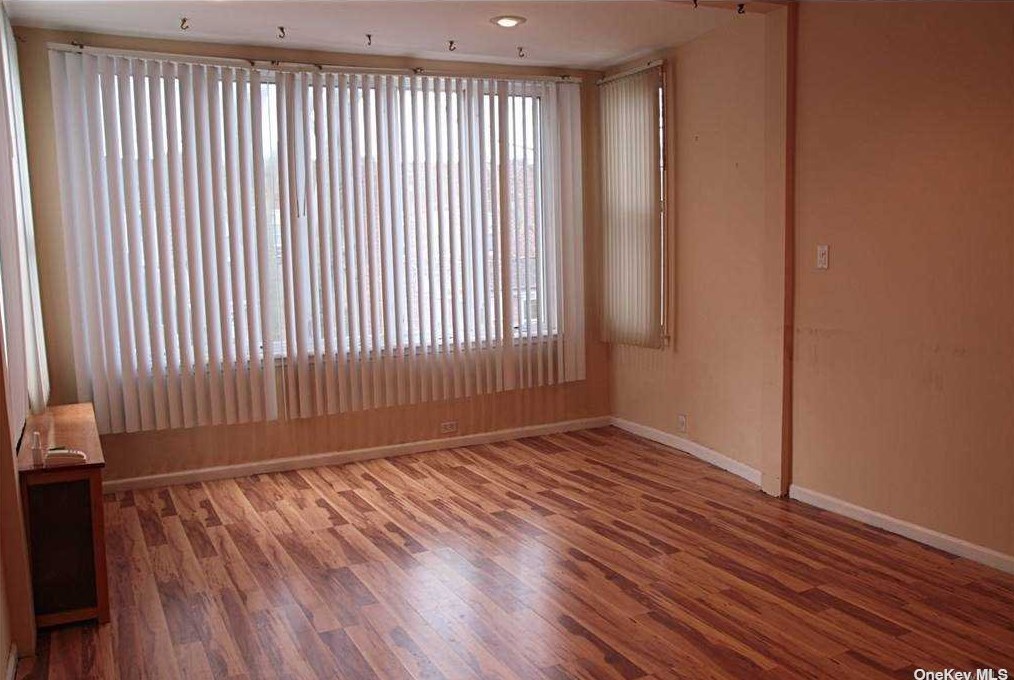 78-35 75th St #2nd Fl, Flushing, NY 11385