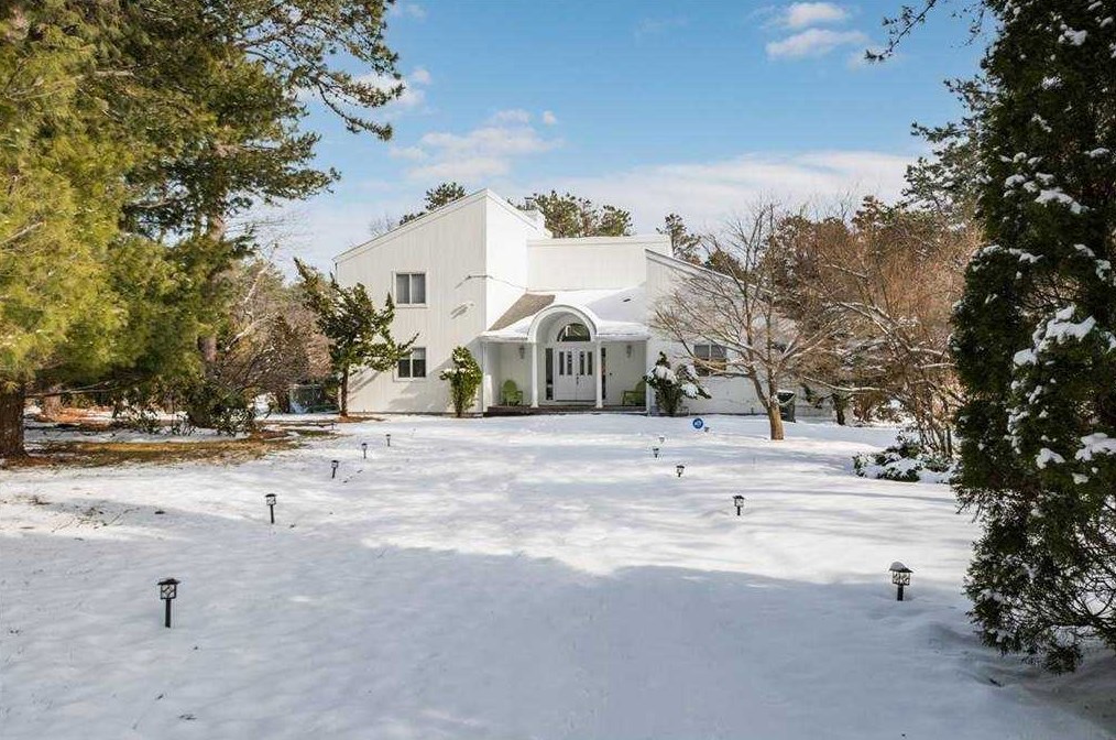 5 Laura Ct, East Quogue, NY 11942