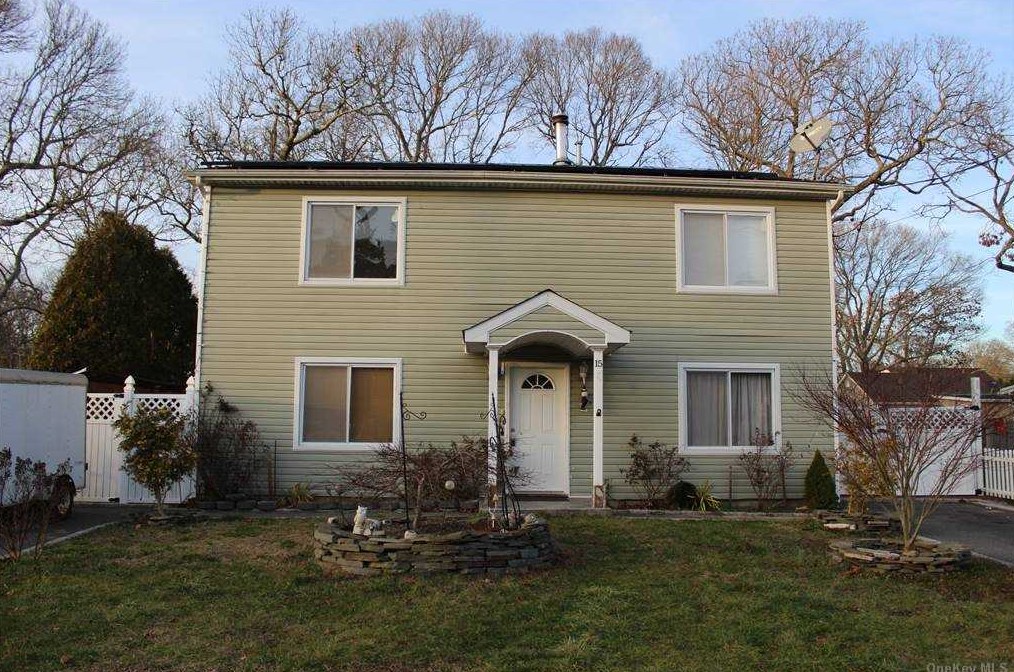 15 Cornelius Rd, Old Mastic, NY 11951-3902