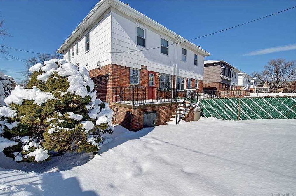 25-21 147th St, Flushing, NY 11354-1112