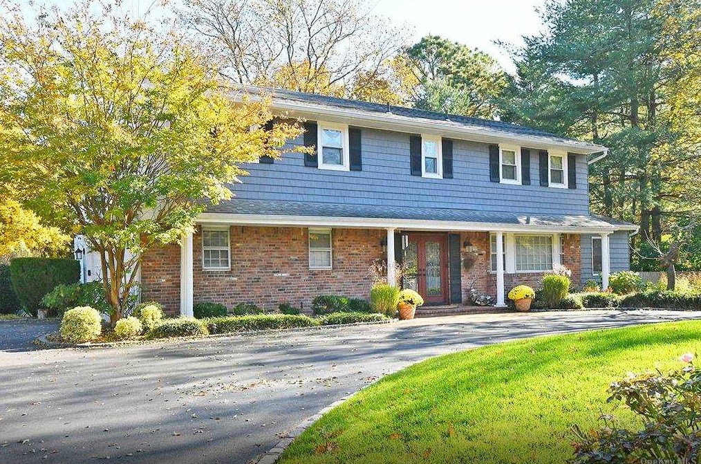 30 Old Brook Rd, Huntington Station, NY 11746-6431