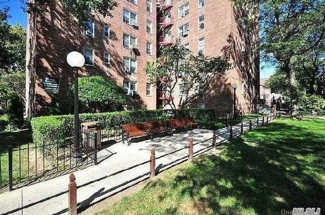 65-35 Yellowstone Blvd #1d, Flushing, NY 11375
