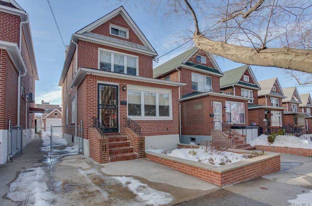 52-40 66th St, Flushing, NY 11378-3775
