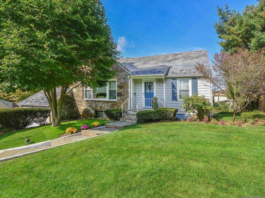 39 Bogart Ave, Port Washington, NY 11050-4032