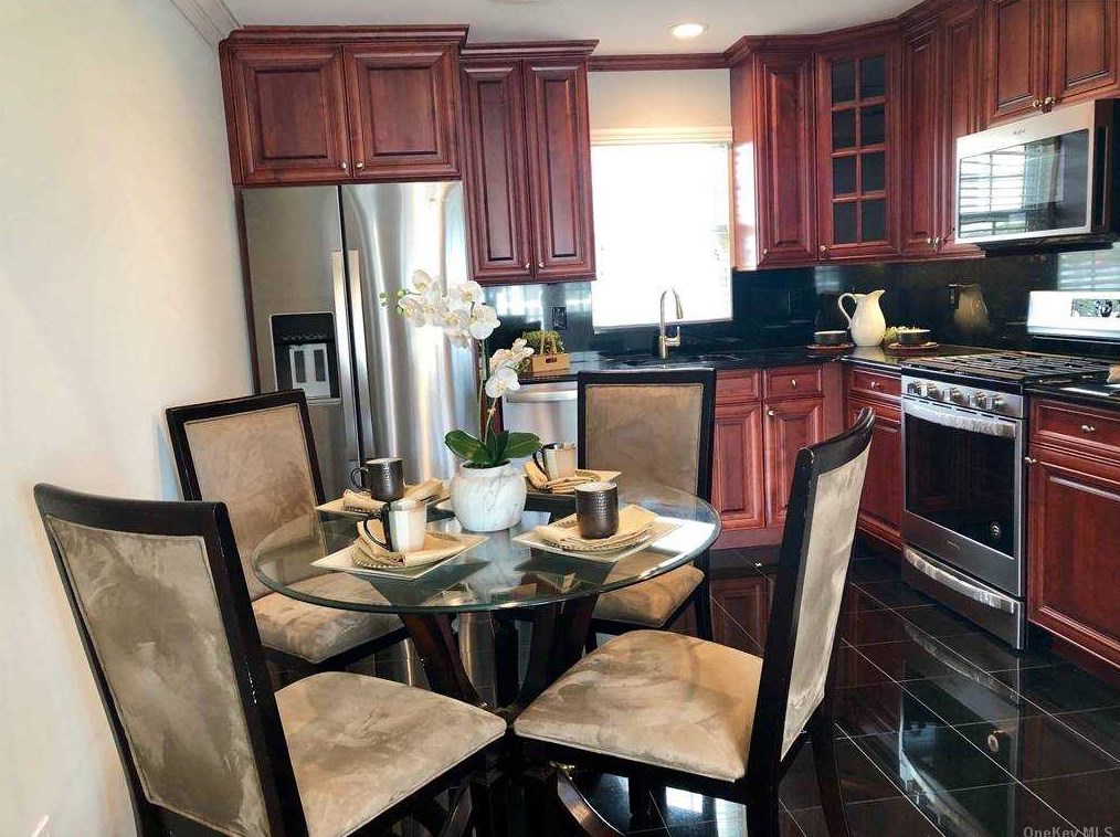 60 Front St #b209, East Rockaway, NY 11518