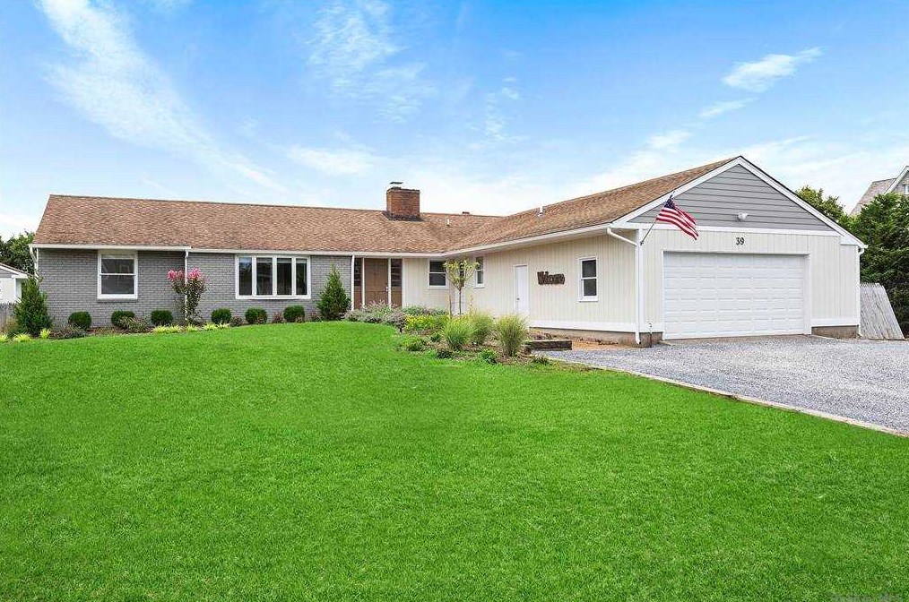 39 Cross Ln, West Hampton Beach, NY 11978