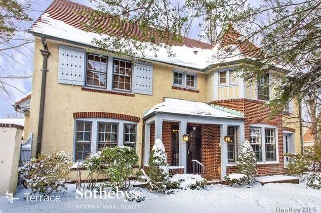 63 Greenway, Flushing, NY 11375-6039