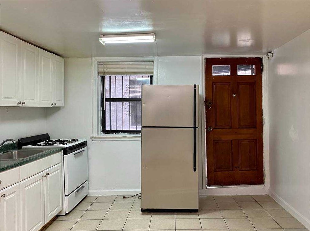 39-32 58th St #g, Flushing, NY 11377
