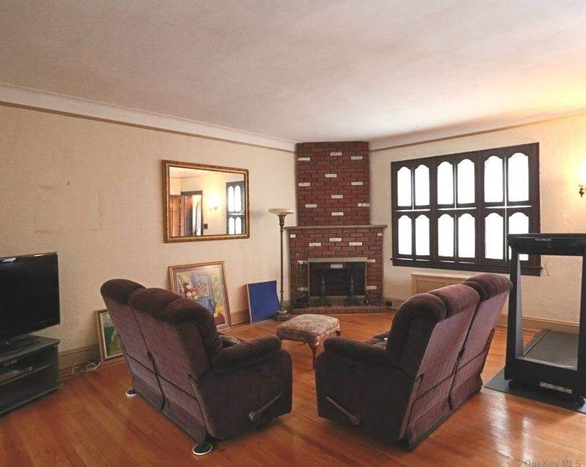 29-07 167th St, Flushing, NY 11358-1125