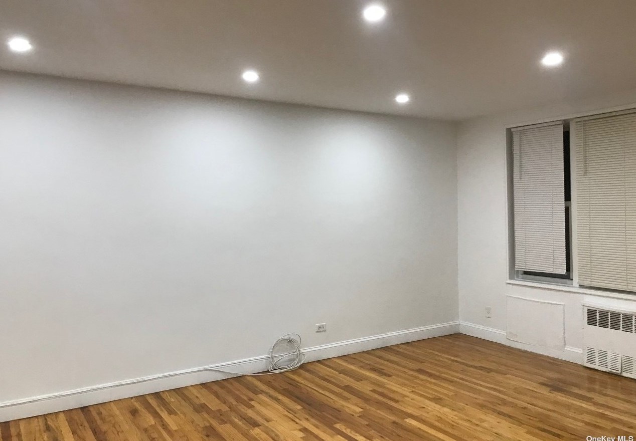 142-27 Barclay Ave #505, Flushing, NY 11355