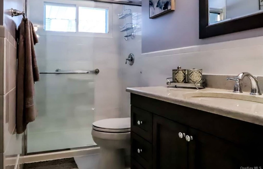 17 Eustace Dr, Commack NY 11725-5318 exterior