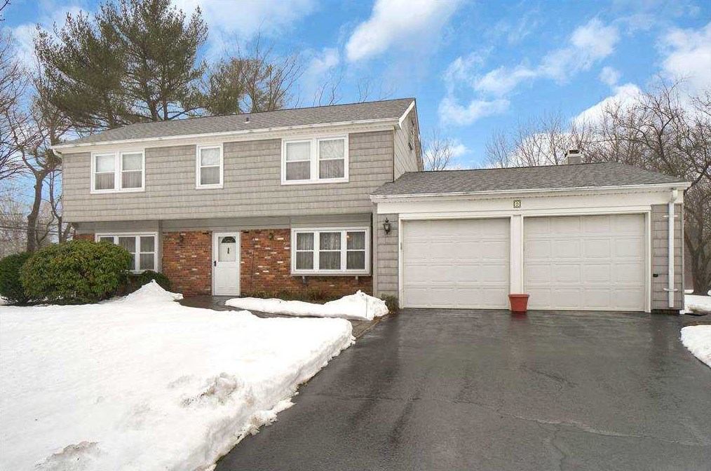 9 Pheasant Ct, Stonybrook, NY 11790-2622