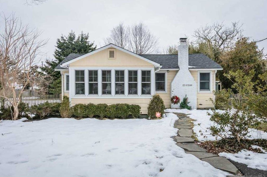 22 Ocean Ave, Canaan Lake, NY 11772-5971