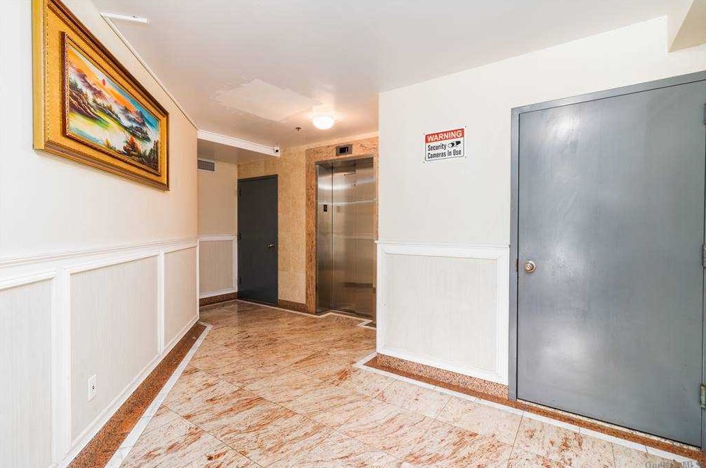 40-45 68th St, Flushing, NY 11377-1225
