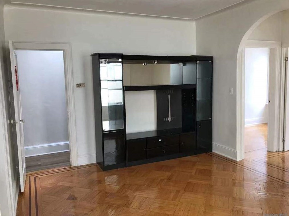 23-57 23rd St #2fl, Long Island City, NY 11105