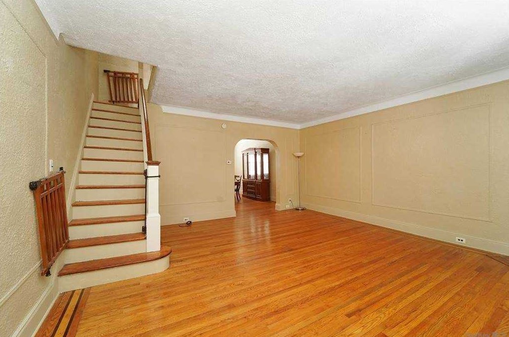 29-15 167th St, Flushing, NY 11358-1125