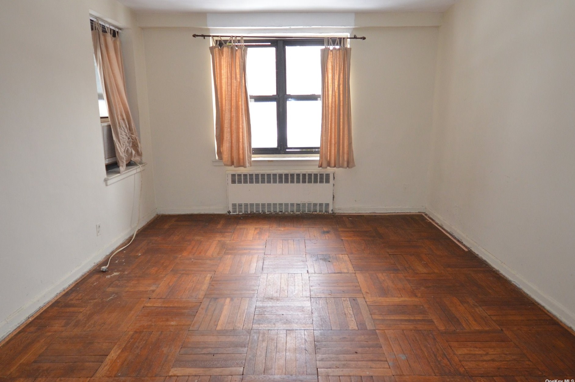 16 Stoner Ave #1a, Great Neck, NY 11021