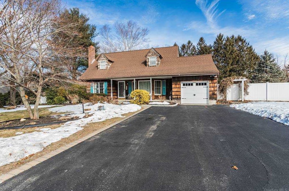 159 Rocky Point Landing Rd, Rocky Point, NY 11778-9103