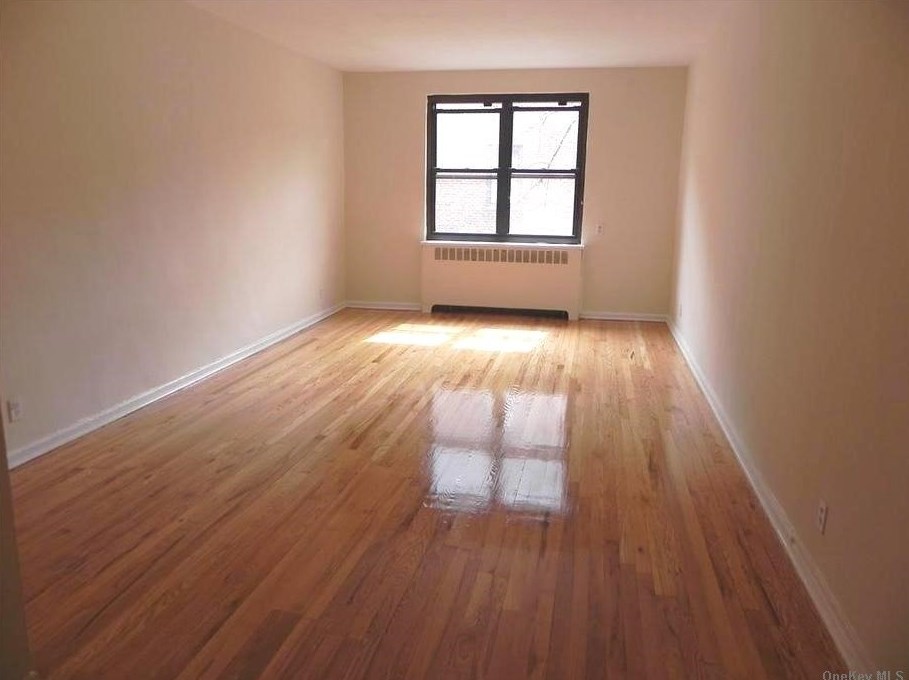 12 Welwyn Rd Apt 3f, Great Neck, NY
