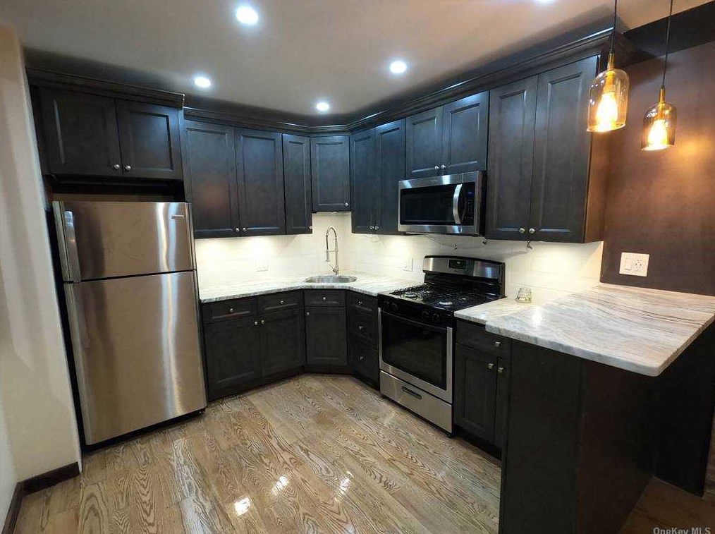 426 Essex St, Brooklyn NY  11208-2212 exterior