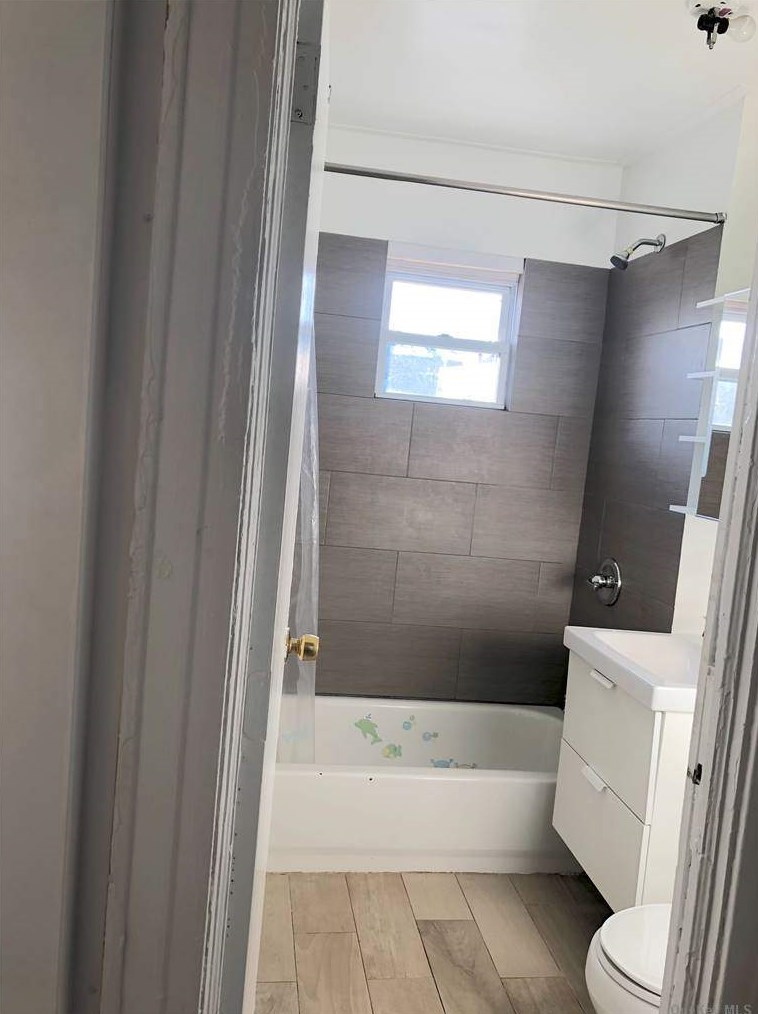 53-24 97th St, Flushing, NY 11368-1215