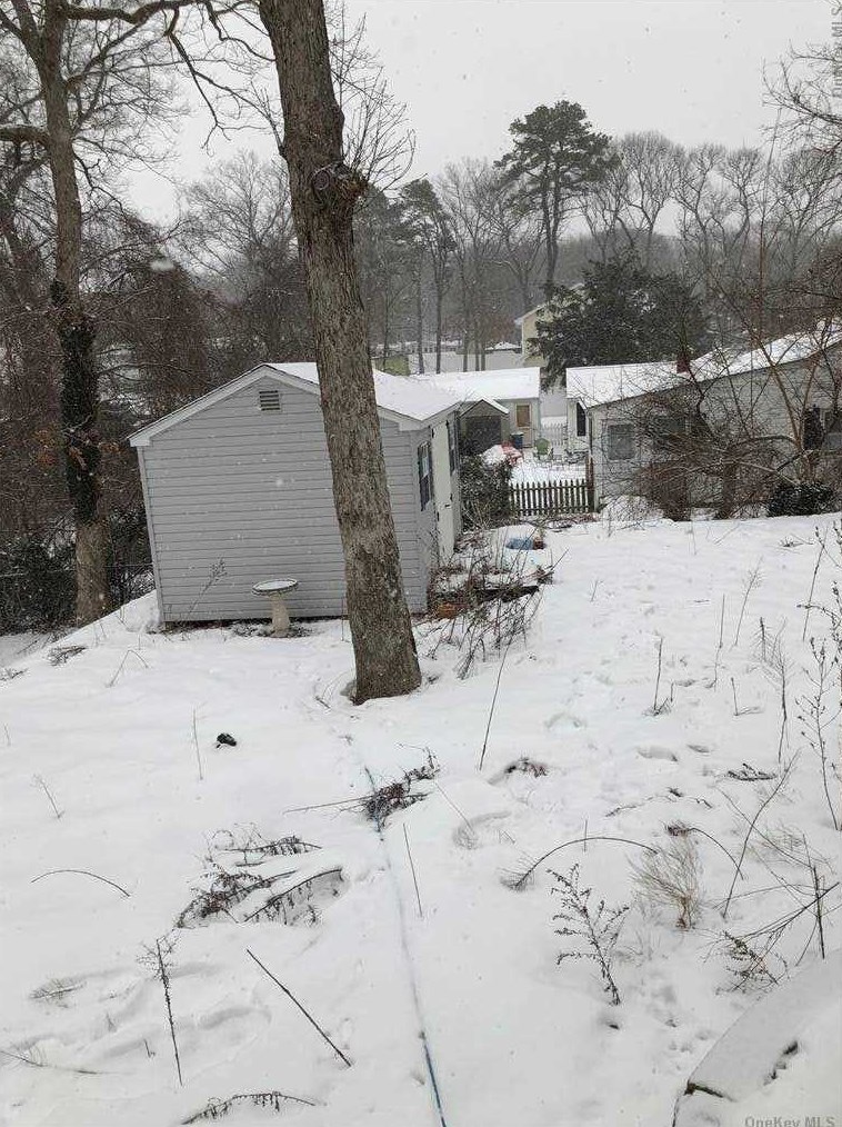 59 Adirondack Dr, Selden NY  11784-3234 exterior