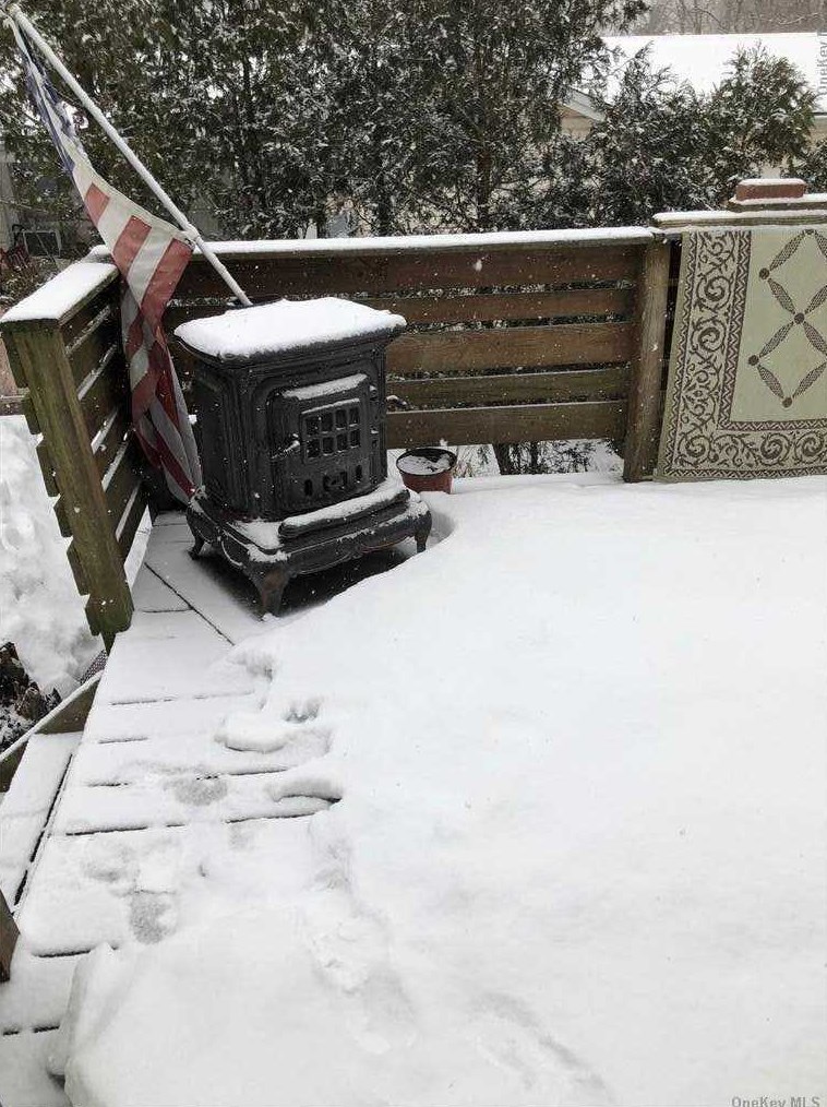 59 Adirondack Dr, Selden NY  11784-3234 exterior