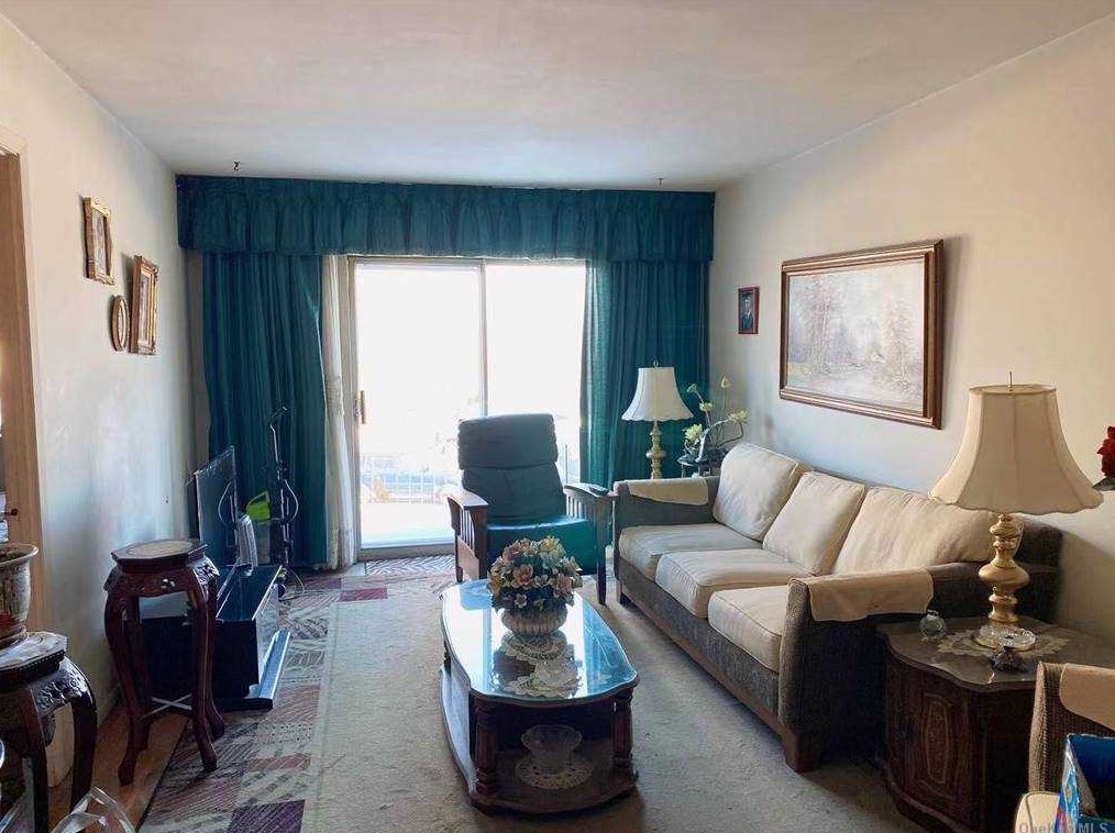 52-04 111th St, Flushing, NY 11368-1434