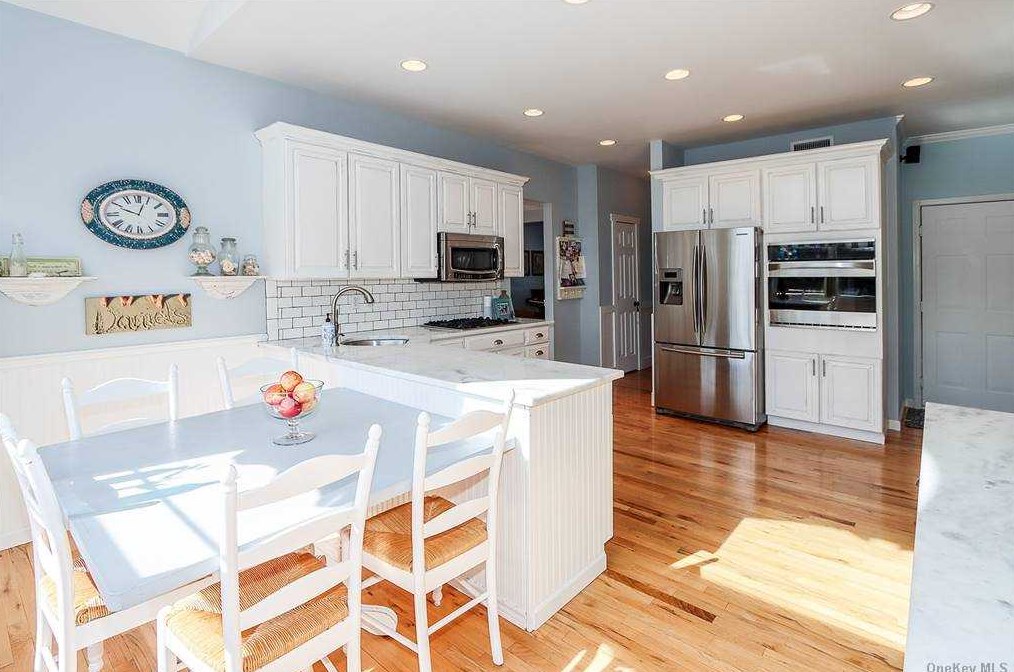 2188 Cameron Ave, North Merrick NY 11566-2222 exterior