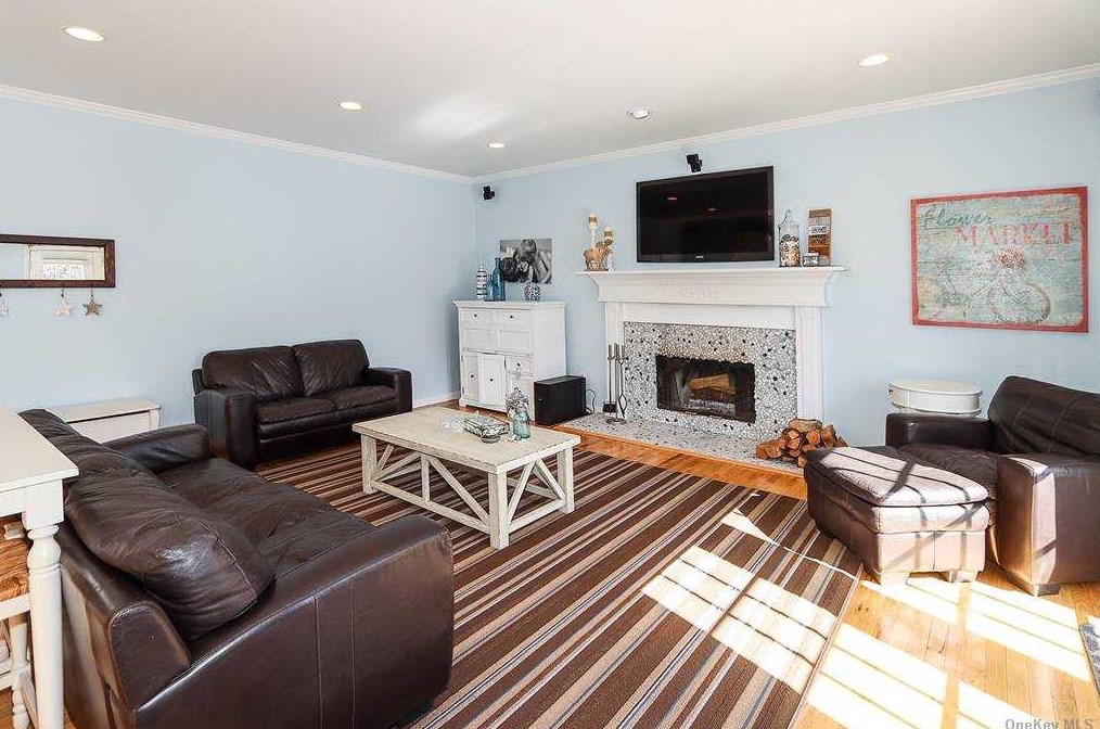 2188 Cameron Ave, North Merrick NY 11566-2222 exterior