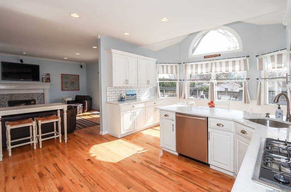 2188 Cameron Ave, North Merrick NY 11566-2222 exterior