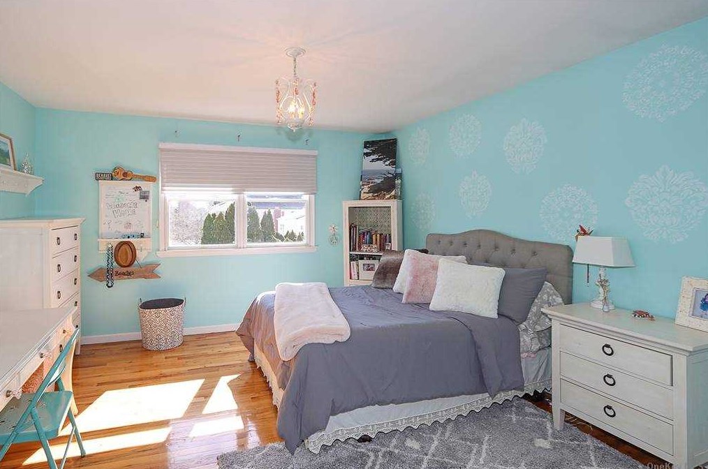 2188 Cameron Ave, North Merrick NY 11566-2222 exterior