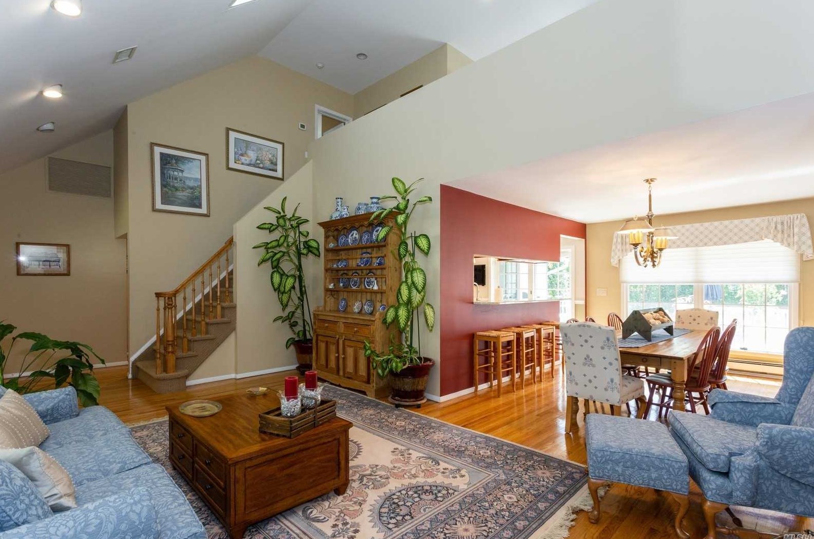 2150 Cayuga Dr, North Merrick, NY 11566-3601