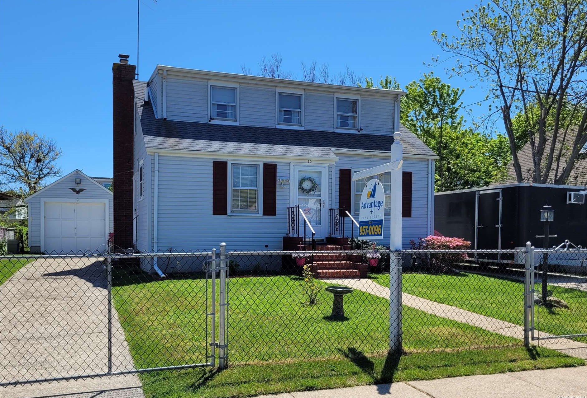 20 Lincoln St, Copiague, NY 11726