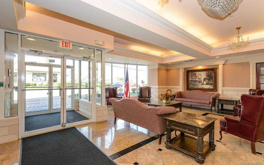 242 Maple Ave #416, Westbury, NY 11590