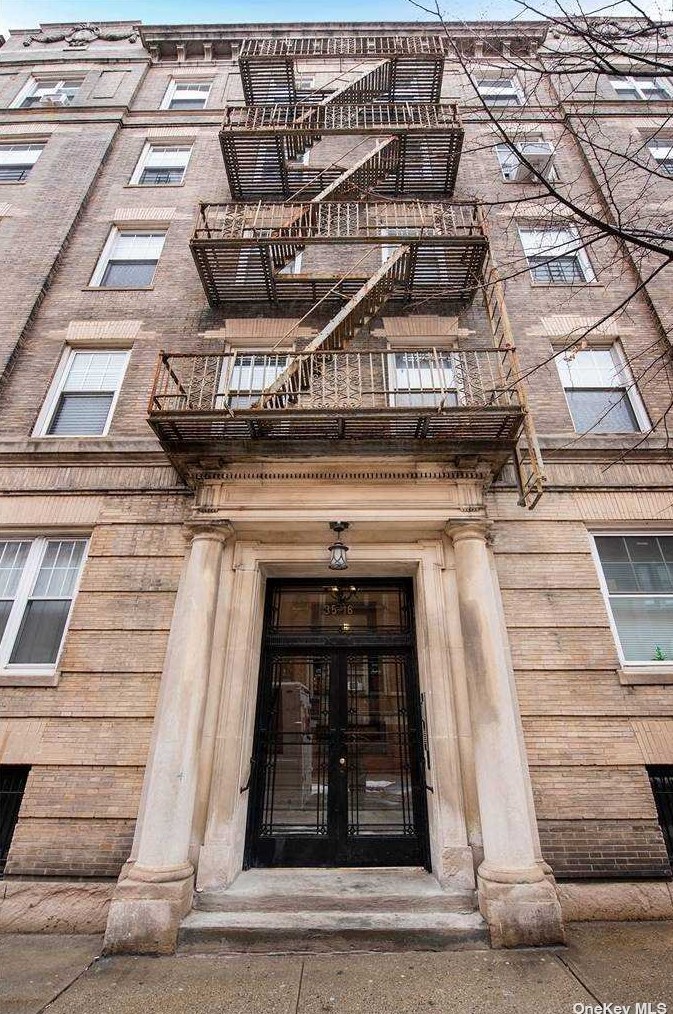 35-16 82nd St, Flushing NY  11372-1626 exterior