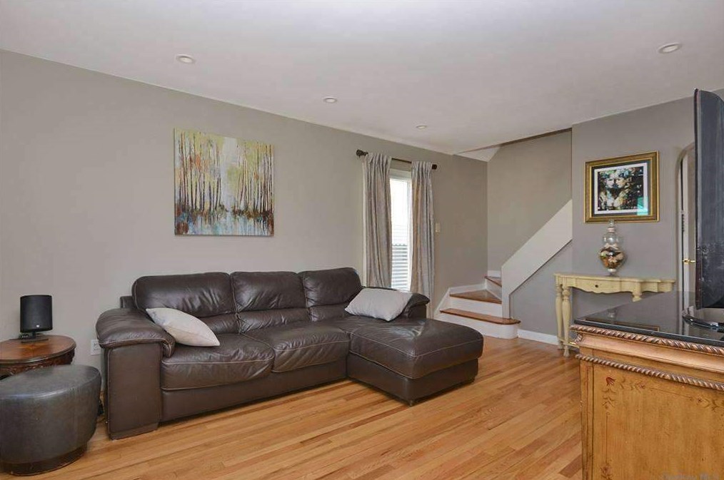 20-19 169th St, Flushing, NY 11357-4143