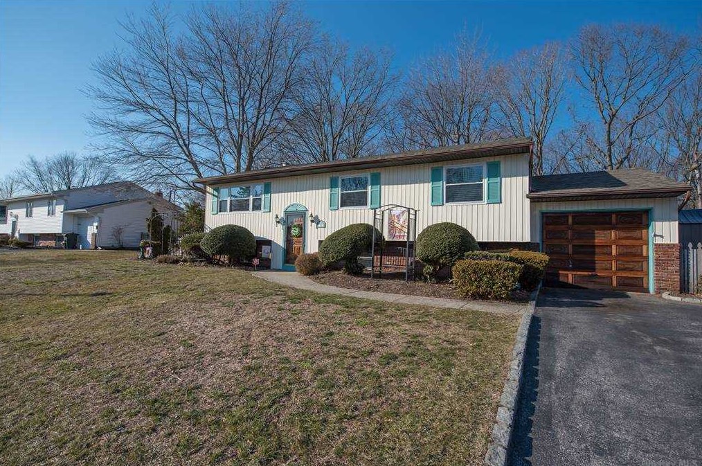 11 Rush St, Prt Jefferson Station, NY 11776-4101