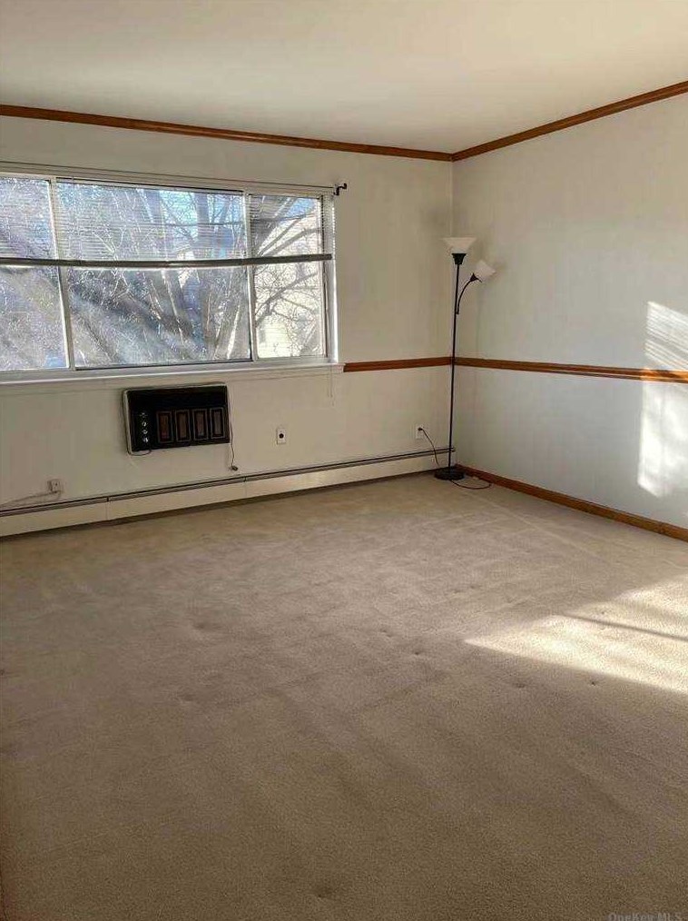 61-17 173rd St #2nd Fl, Flushing, NY 11365